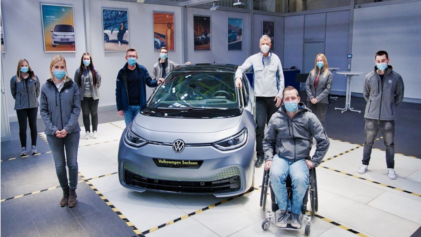 VW Gläserne Manufaktur  Azubis aus Sachsen bauen einen ID.3 für den  Wörthersee